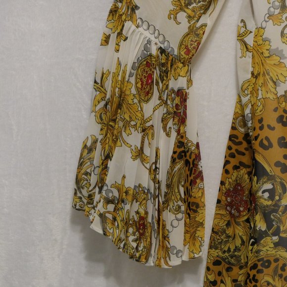 NEW Nygard Women's Missy Gold Baroque Blouse with Pleated Bell Sleeves SZ SMALL - Picture 4 of 10